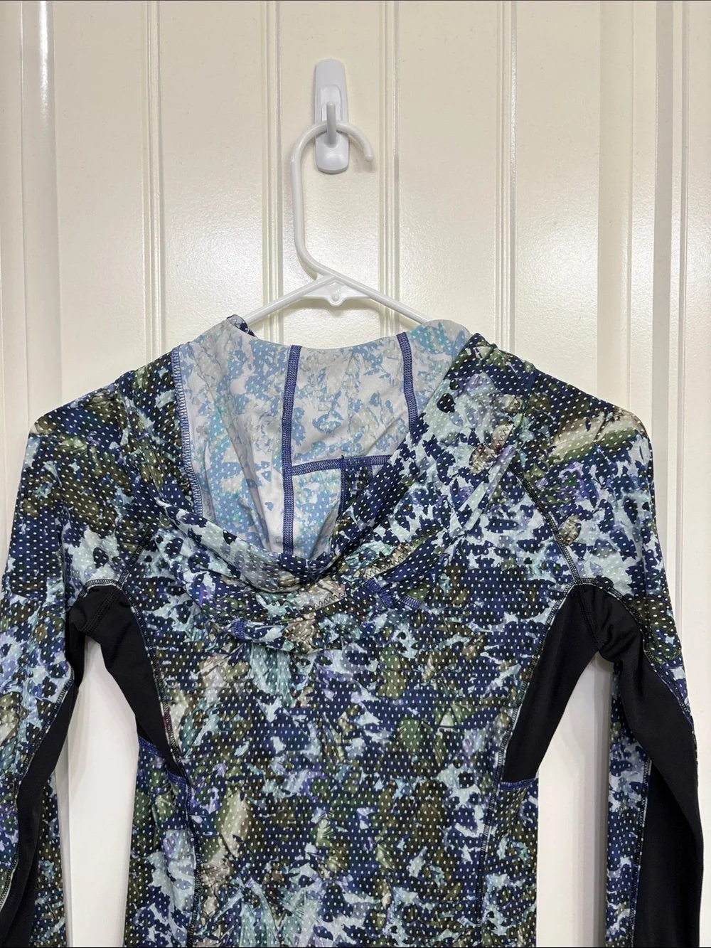 lululemon athletica Blue‎ Multi Printed Hooded Long-Sleeve Top